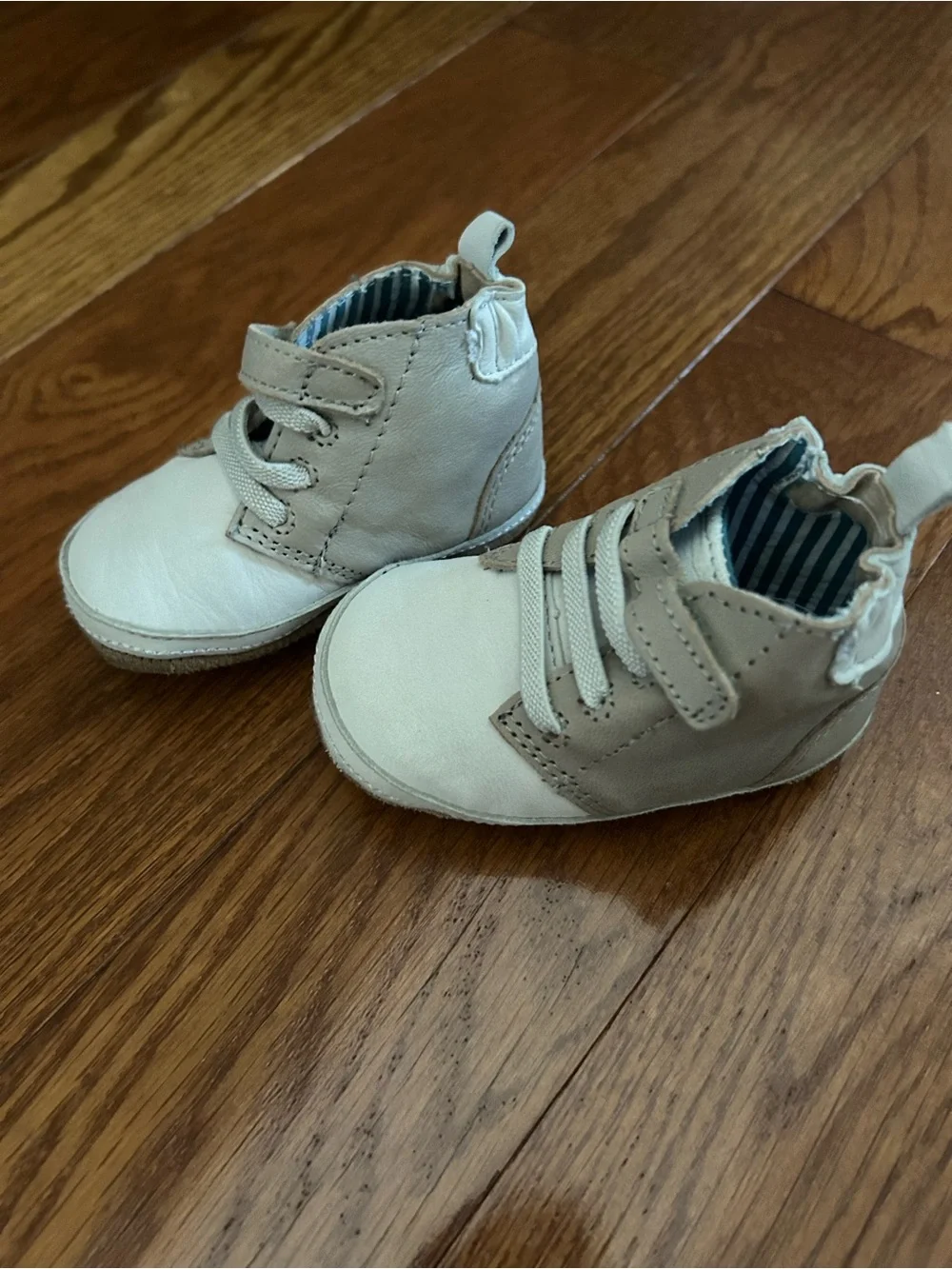 Robeez Infant Boy Cream and Tan Elijah Leather Shoes 3-6M